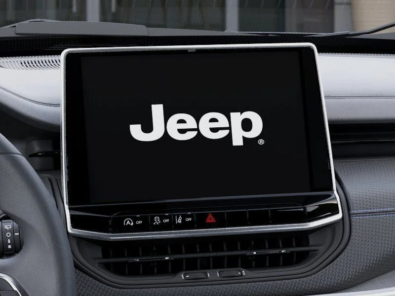New 2026 Diamond Black Crystal Pearl-Coat Exterior Paint Jeep Latitude image 18