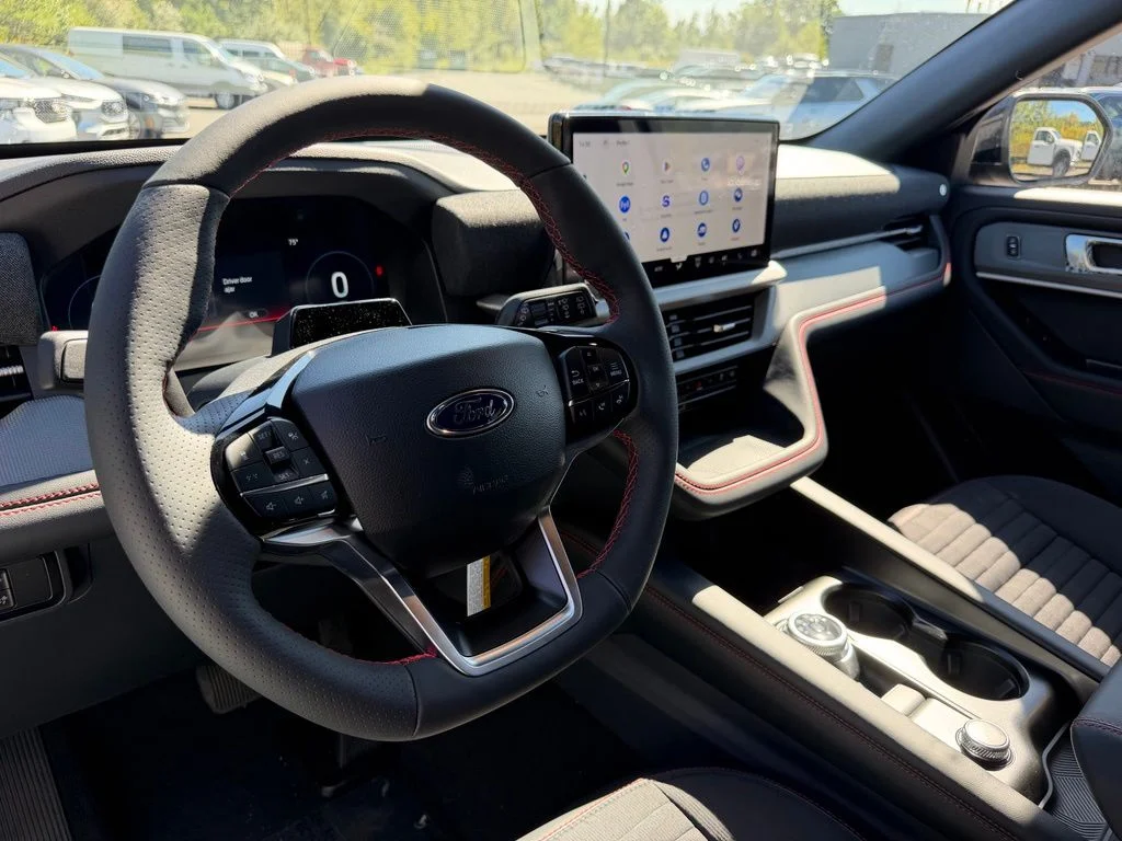 New 2027 Agate Black Metallic Ford ST-Line image 5