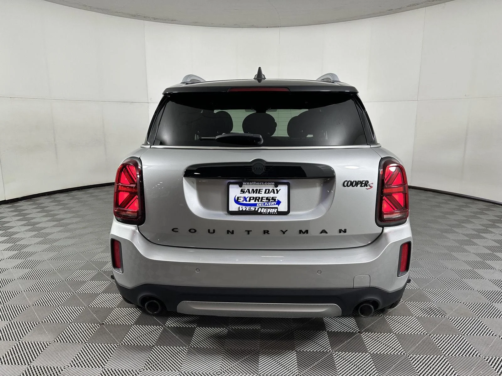 Used 2024 Melting Silver III Metallic MINI Cooper S image 5