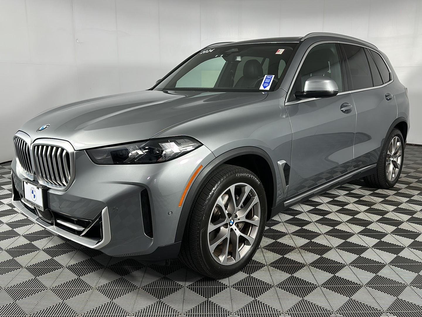 Used 2024 Skyscraper Grey Metallic BMW xDrive40i image 4