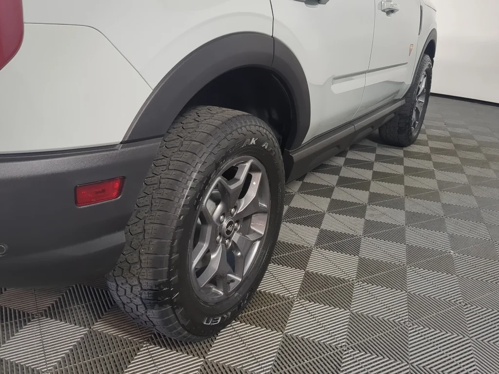 Used 2023 CACTUS GRAY Ford Badlands image 8