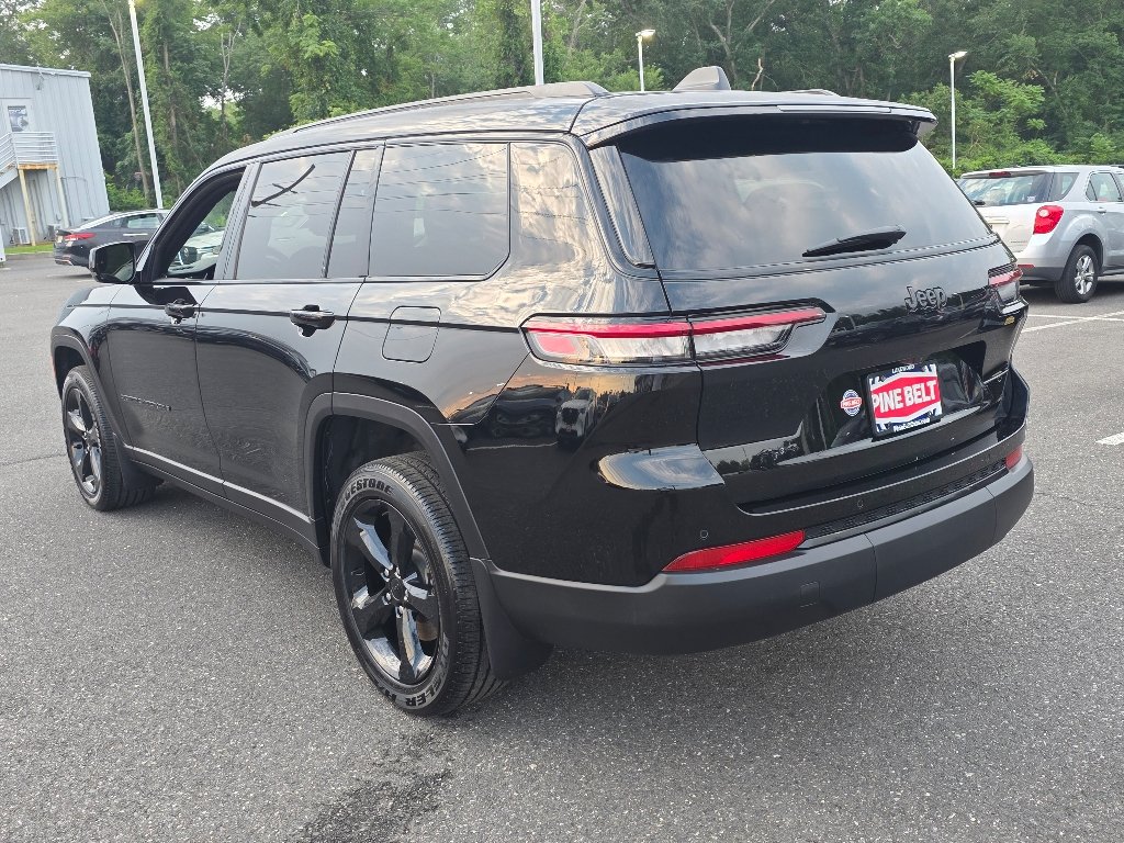 Certified Used 2023 Diamond Black Crystal Pearl Coat Jeep Altitude X image 13