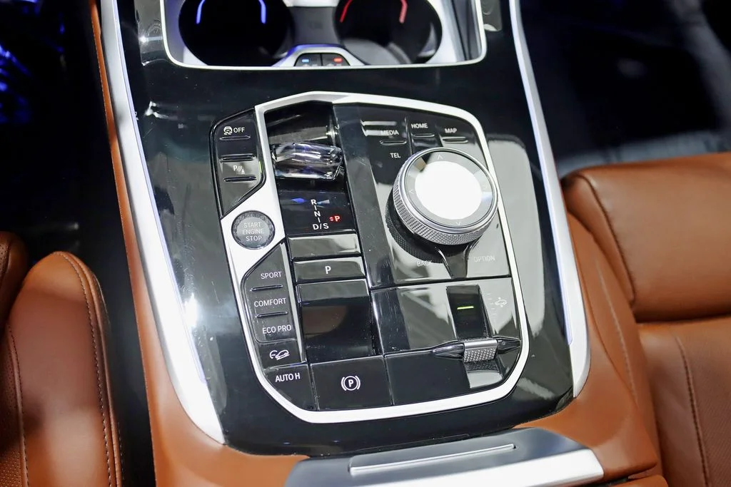 2023 BMW X7 M60i