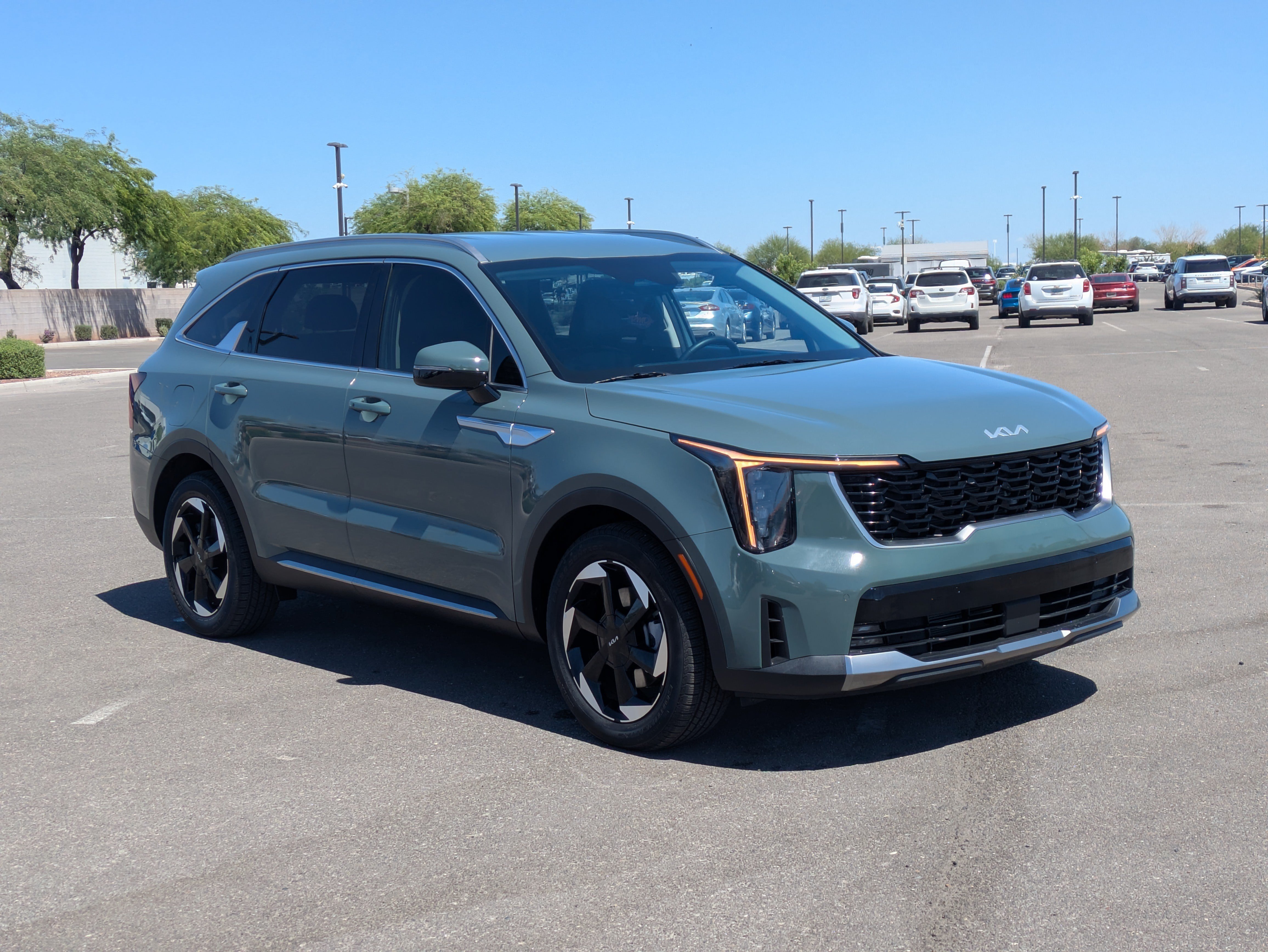Used 2025 Cityscape Green Kia EX image 7