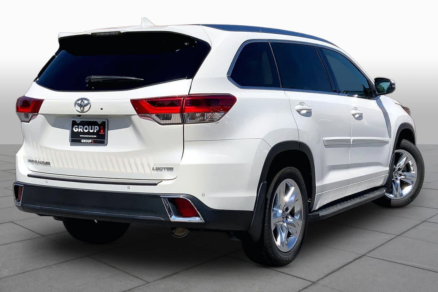 Used 2019 Blizzard Pearl Toyota Limited image 13