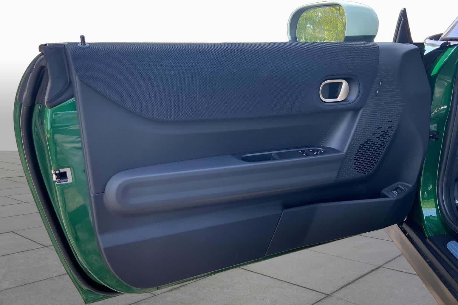 New 2026 British Racing Green IV Metallic MINI Signature Plus image 10