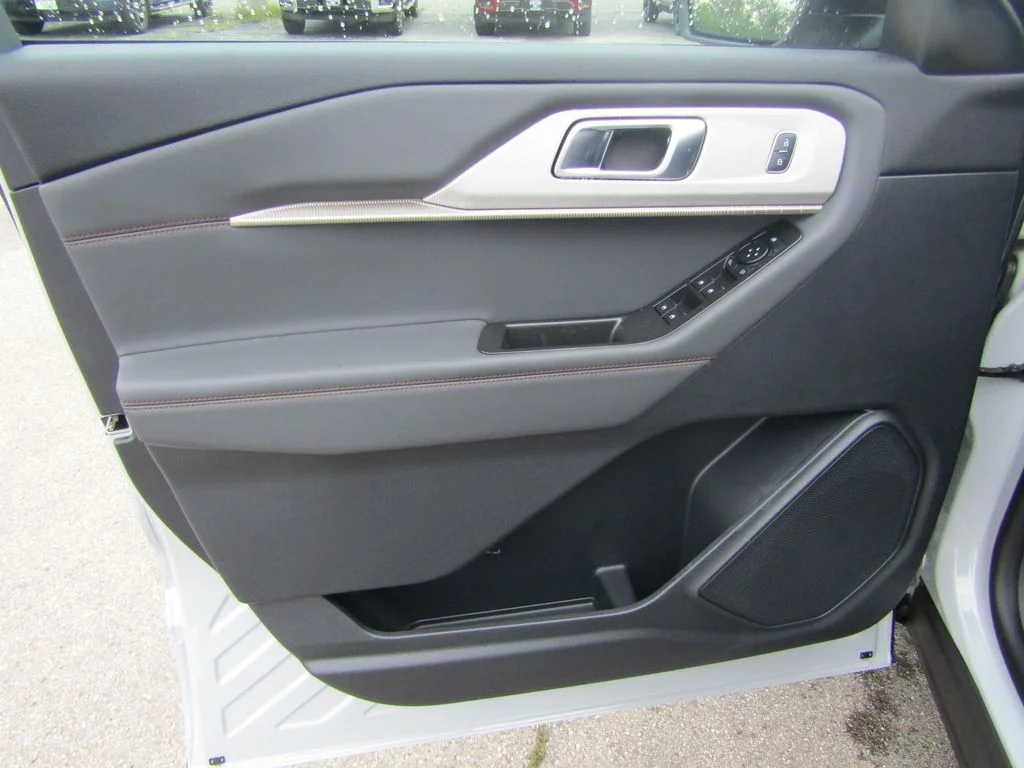 New 2027 Avalanche Gray Ford Active image 15