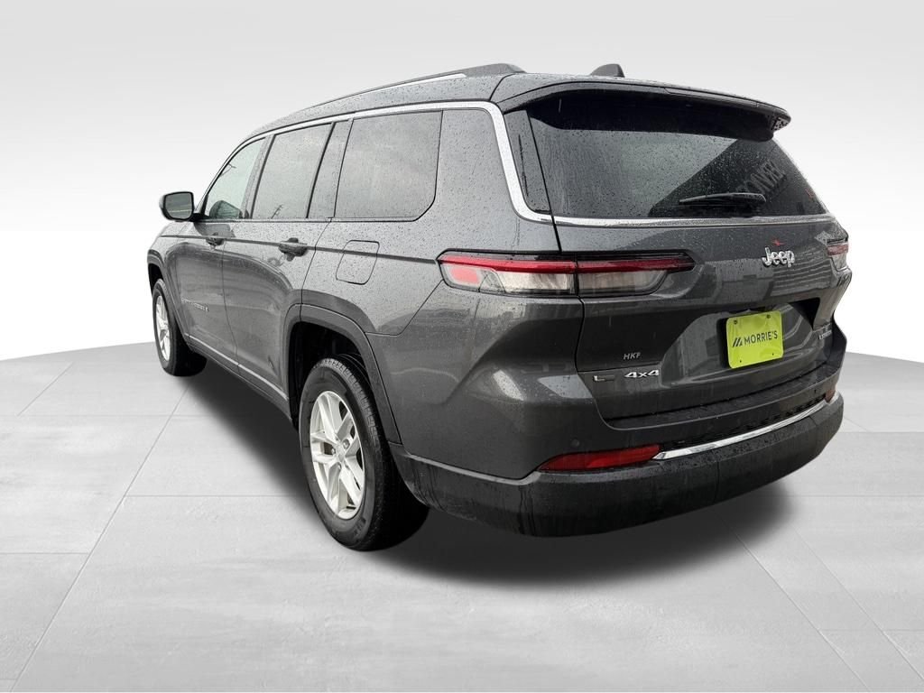 Used 2023 Gray Jeep Laredo image 7