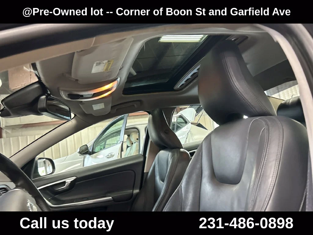 Used 2013  Volvo T5 image 12