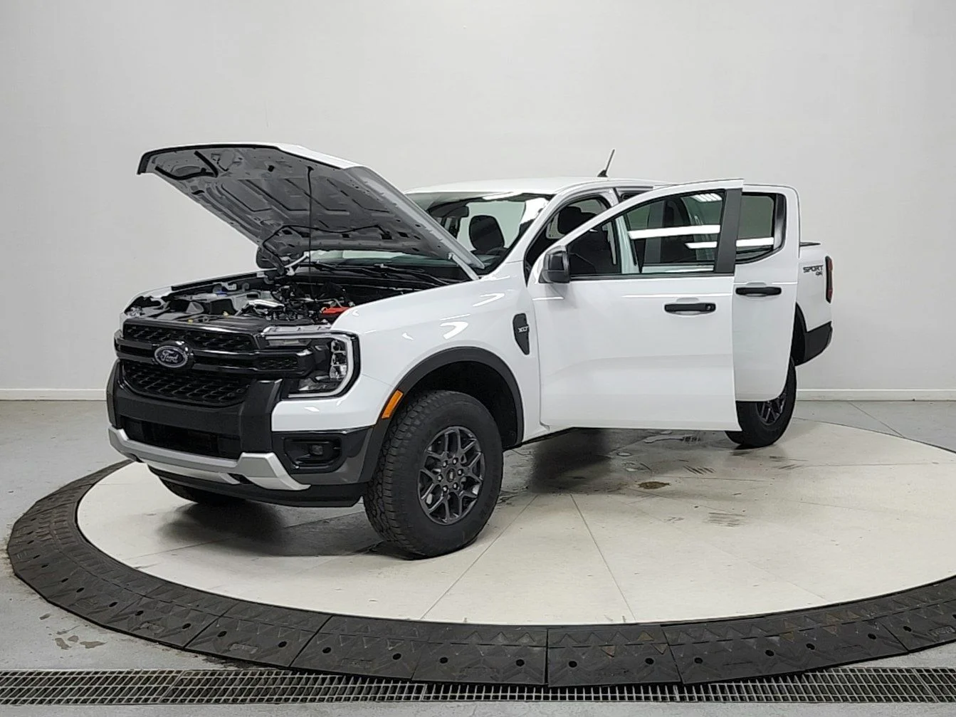 New 2026 Oxford White Ford XLT image 12