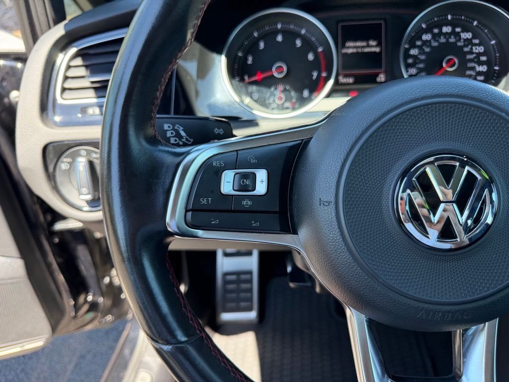 Used 2021 Deep Black Pearl Volkswagen 2.0T SE image 18