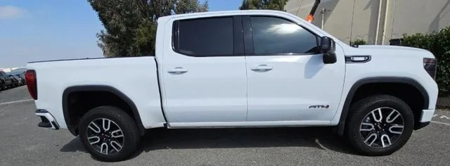 Used 2022 White GMC AT4 image 3