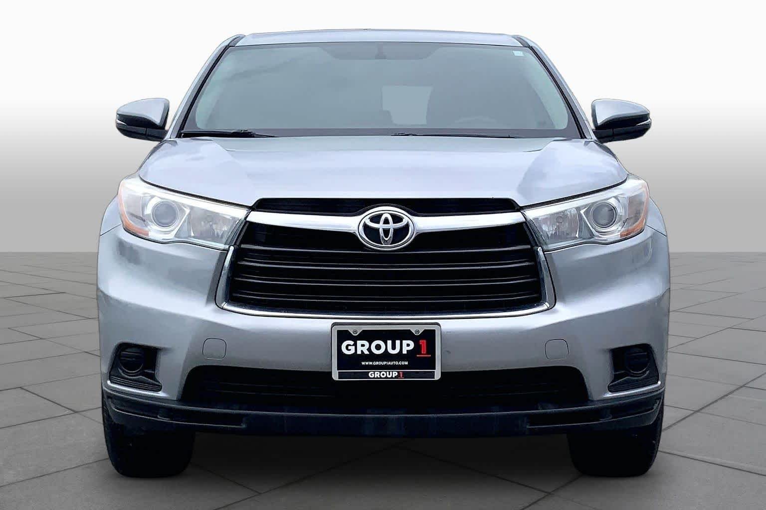 Used 2016 Silver Sky Metallic Toyota LE image 4