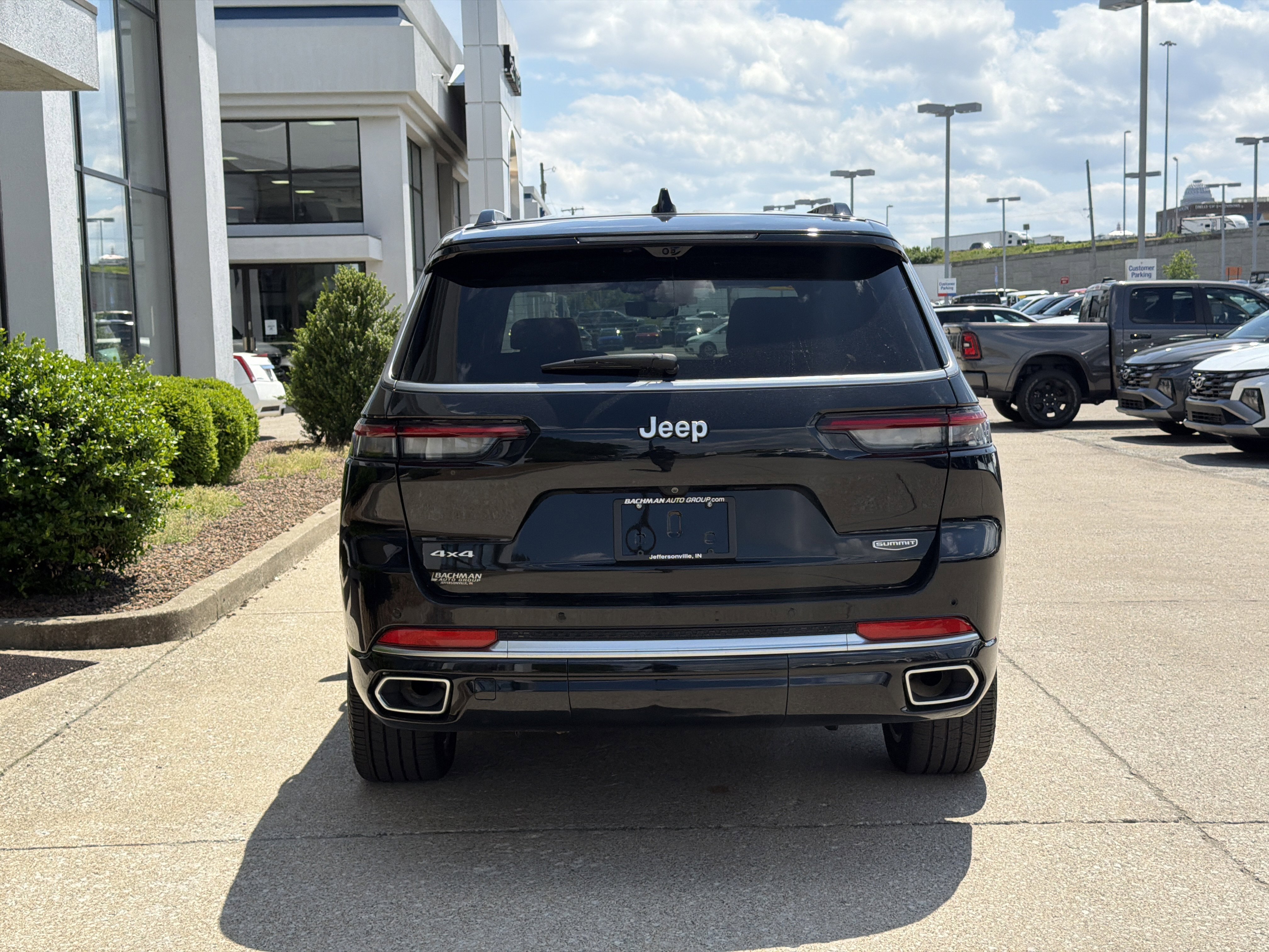 Used 2024 Diamond Black Crystal Pearlcoat Jeep Summit Reserve image 9