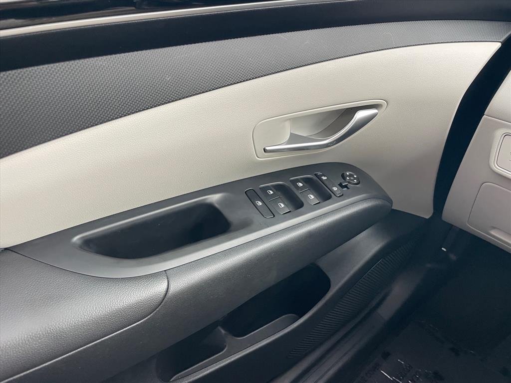 Used 2024 Black Pearl Hyundai SE image 19