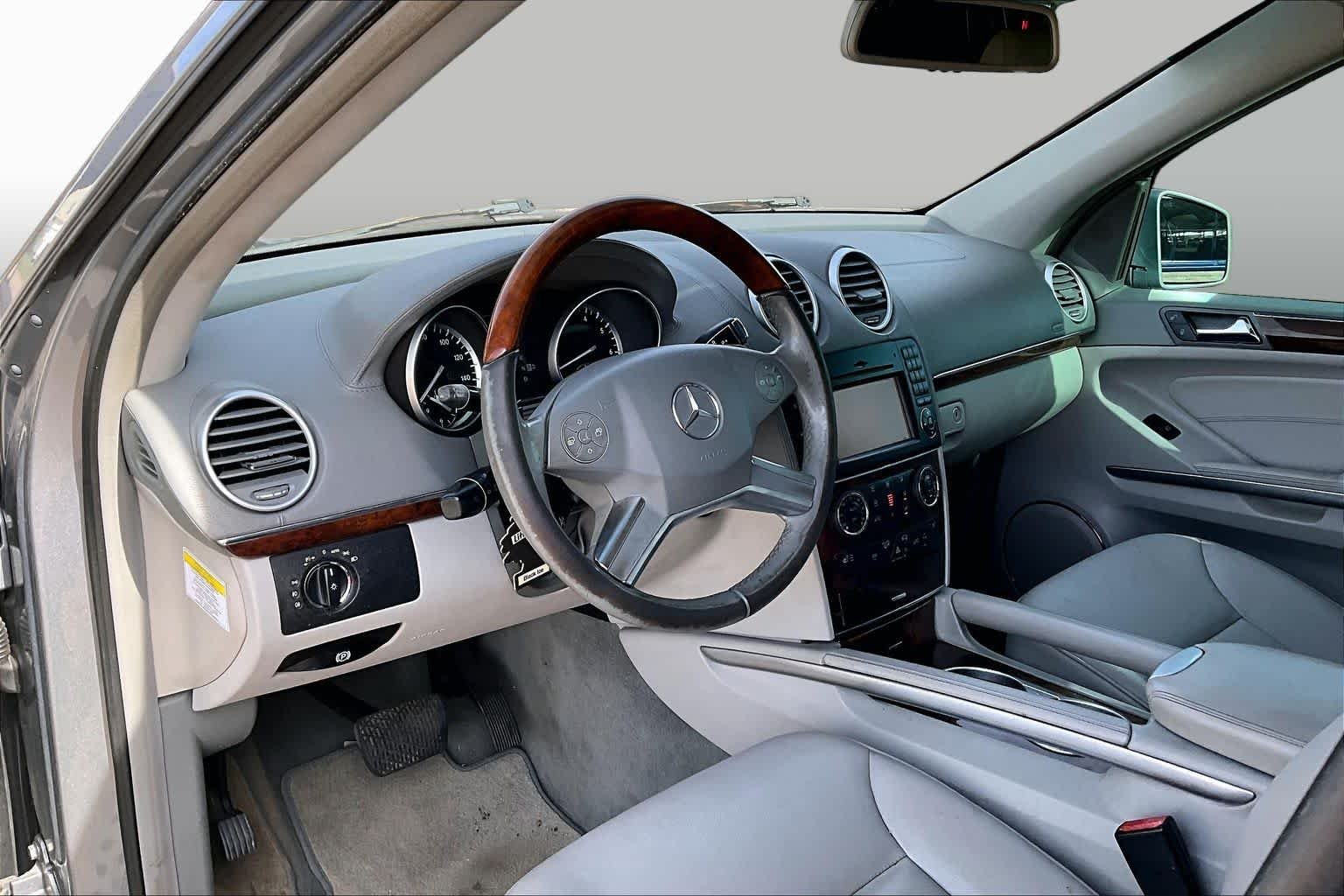 Used 2011 Iridium Silver Metallic Mercedes-Benz GL 450 image 16