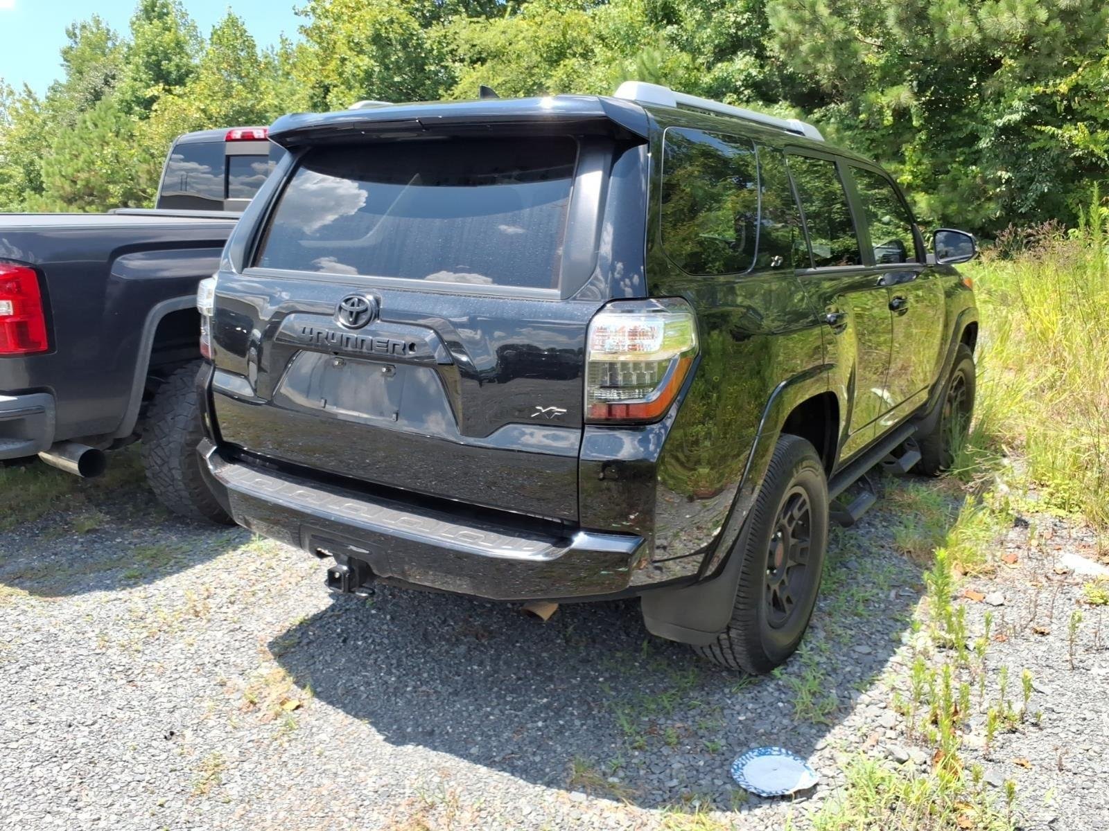 Used 2018 Midnight Black Metallic Toyota SR5 image 11
