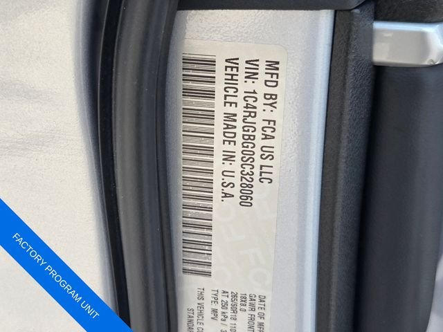 Used 2025 Silver Jeep Limited image 35