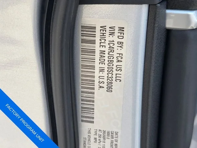 Used 2025 Silver Jeep Limited image 35