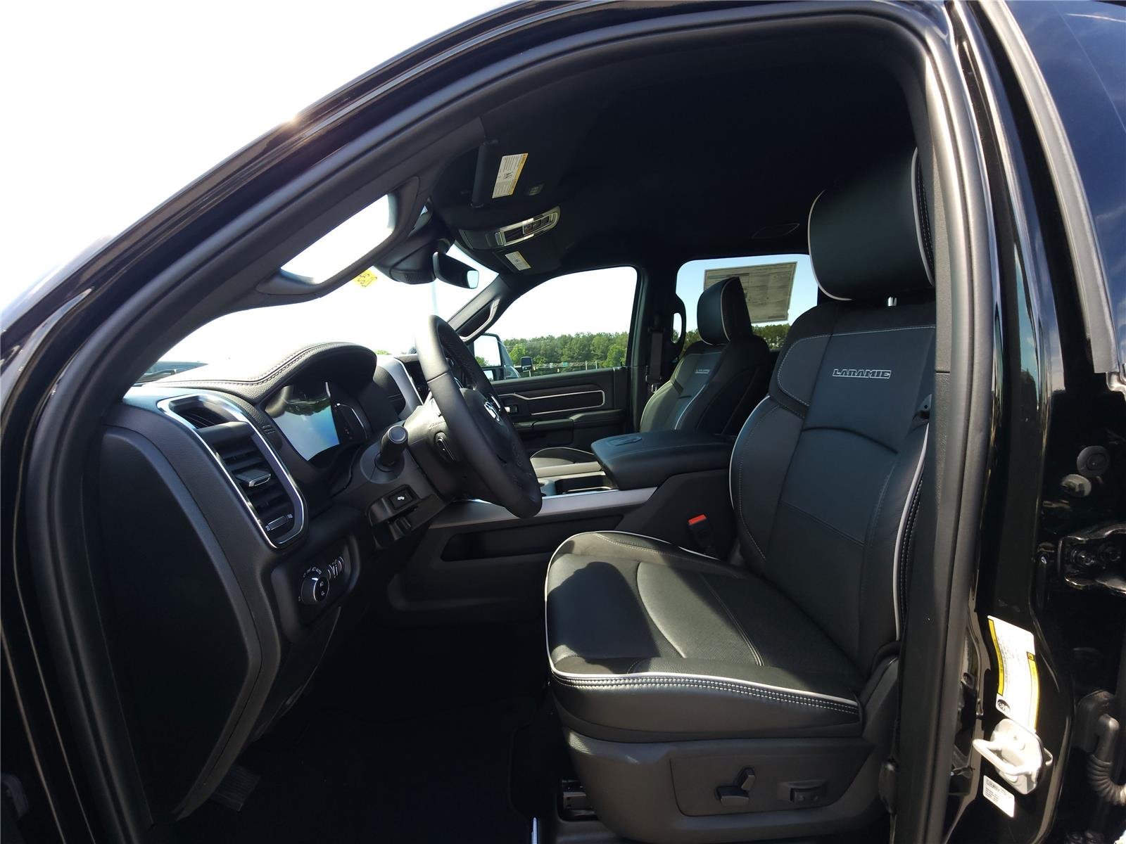 New 2026 Diamond Black Crystal Pearl-Coat Exterior Paint RAM Laramie image 13