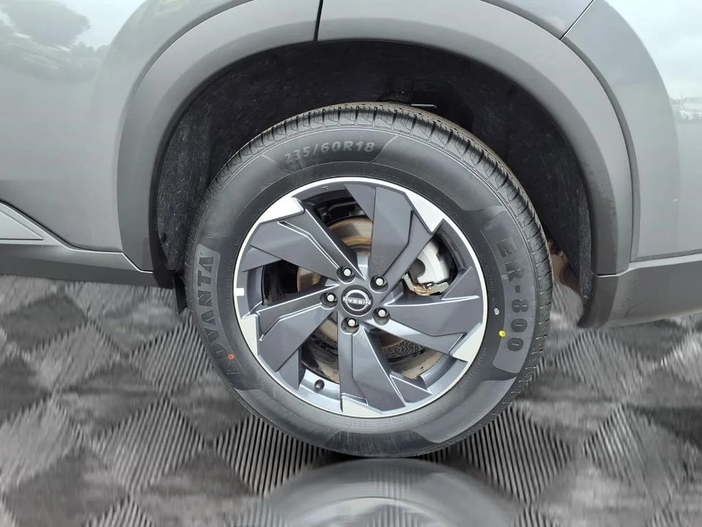 Used 2025 Gray Nissan SV image 22