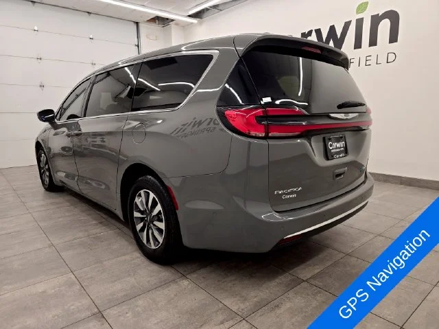 Used 2022 Ceramic Gray Clearcoat Chrysler Touring L image 3