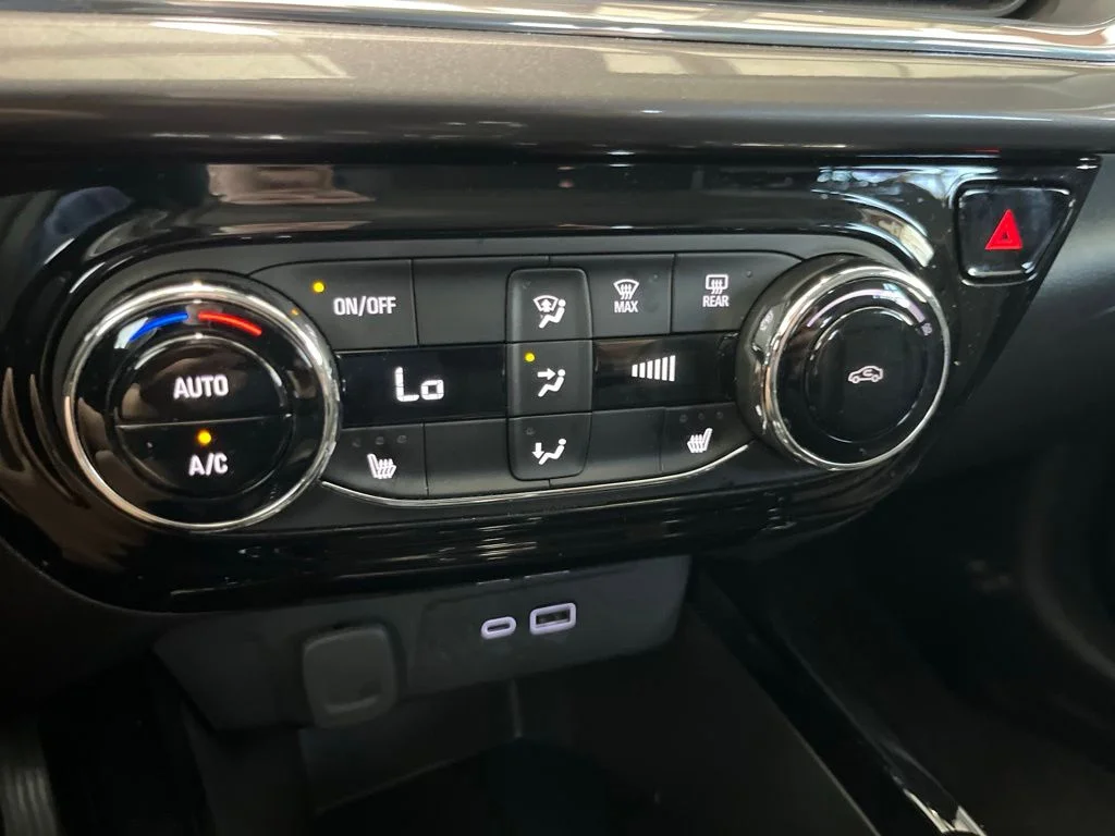 Used 2025 Green Chevrolet ACTIV image 14