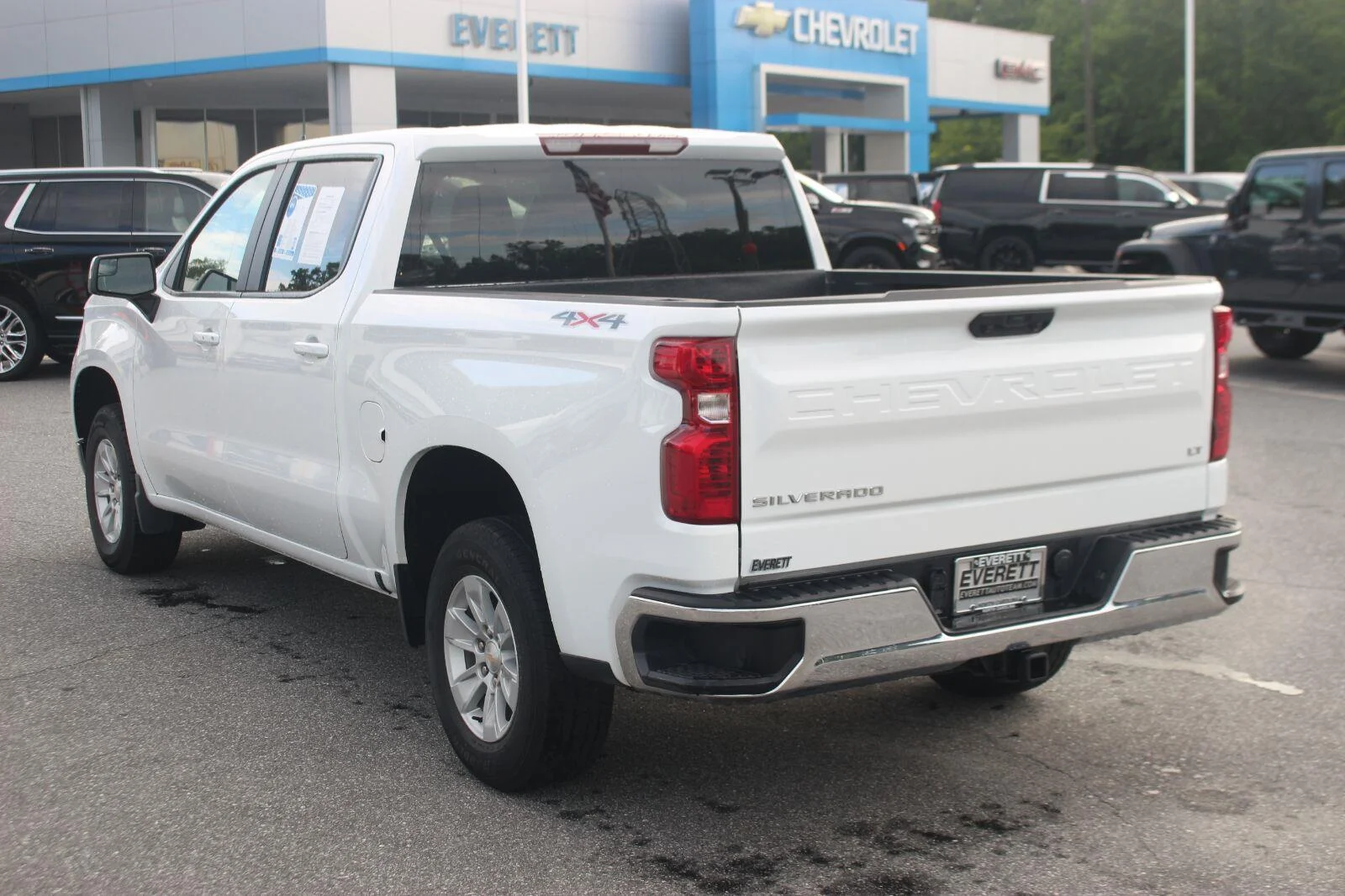 Used 2025 Summit White Chevrolet LT image 5