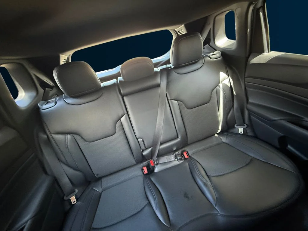 New 2026 Silver Jeep Latitude image 18