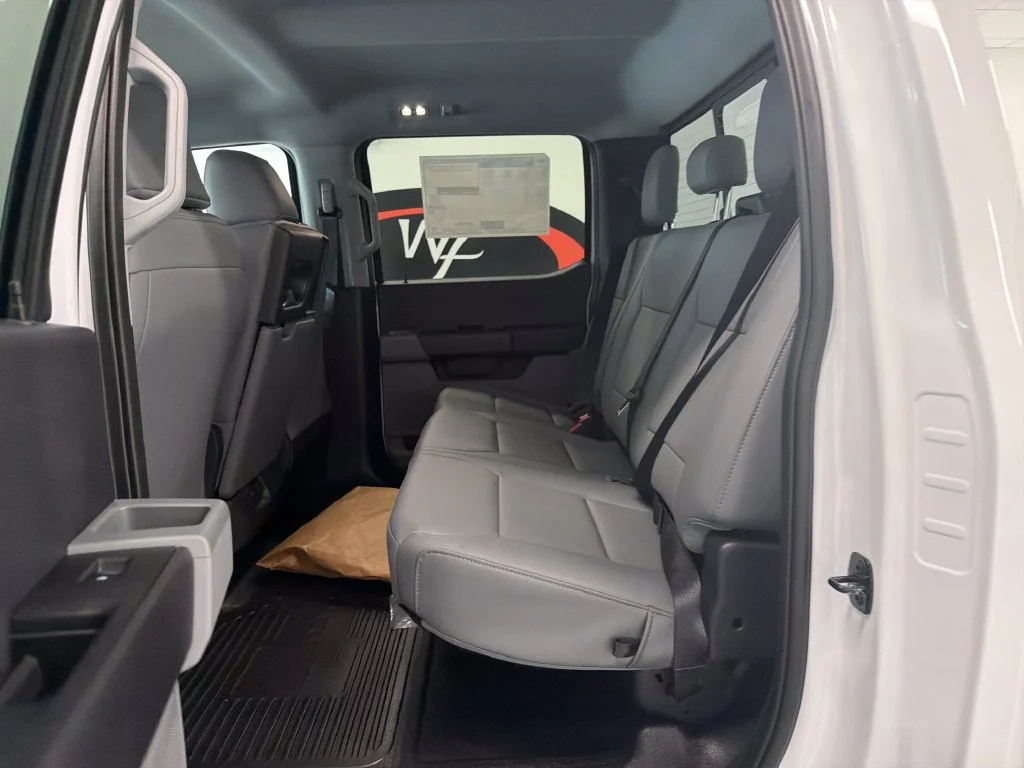 New 2027 Oxford White Ford F-350® XL image 15