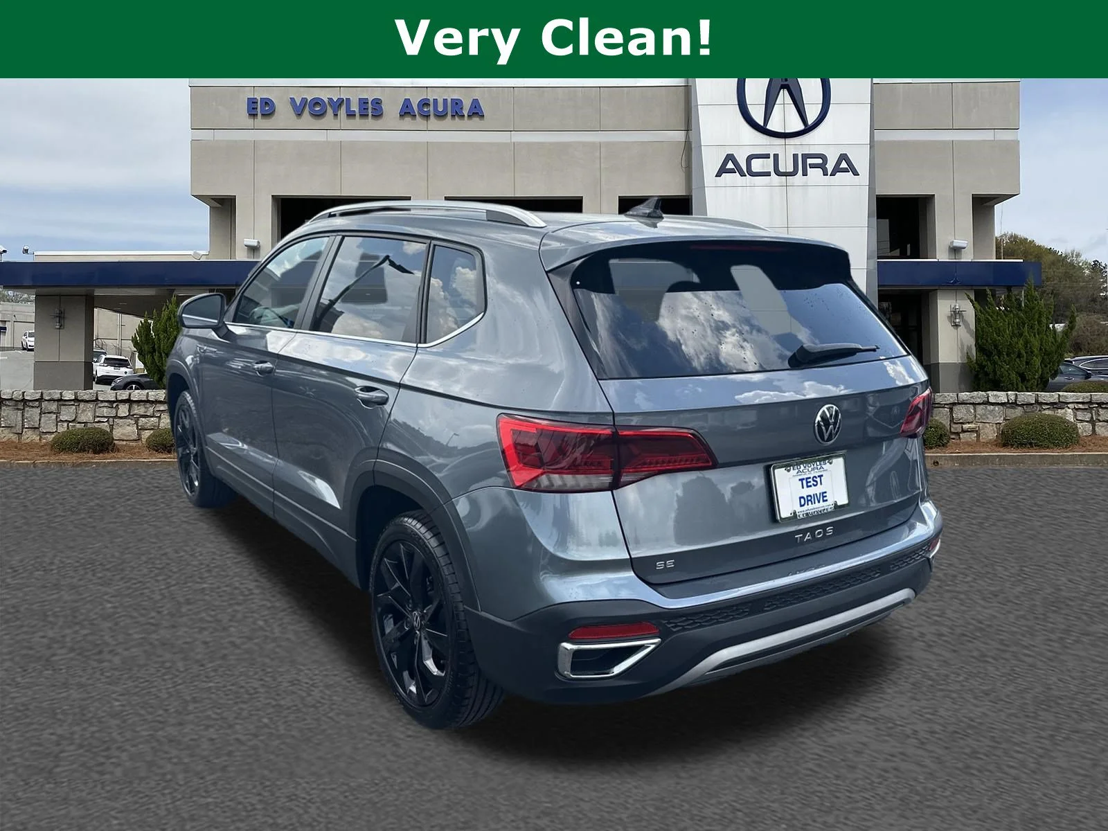 Used 2022 Platinum Gray Metallic Volkswagen SE image 7