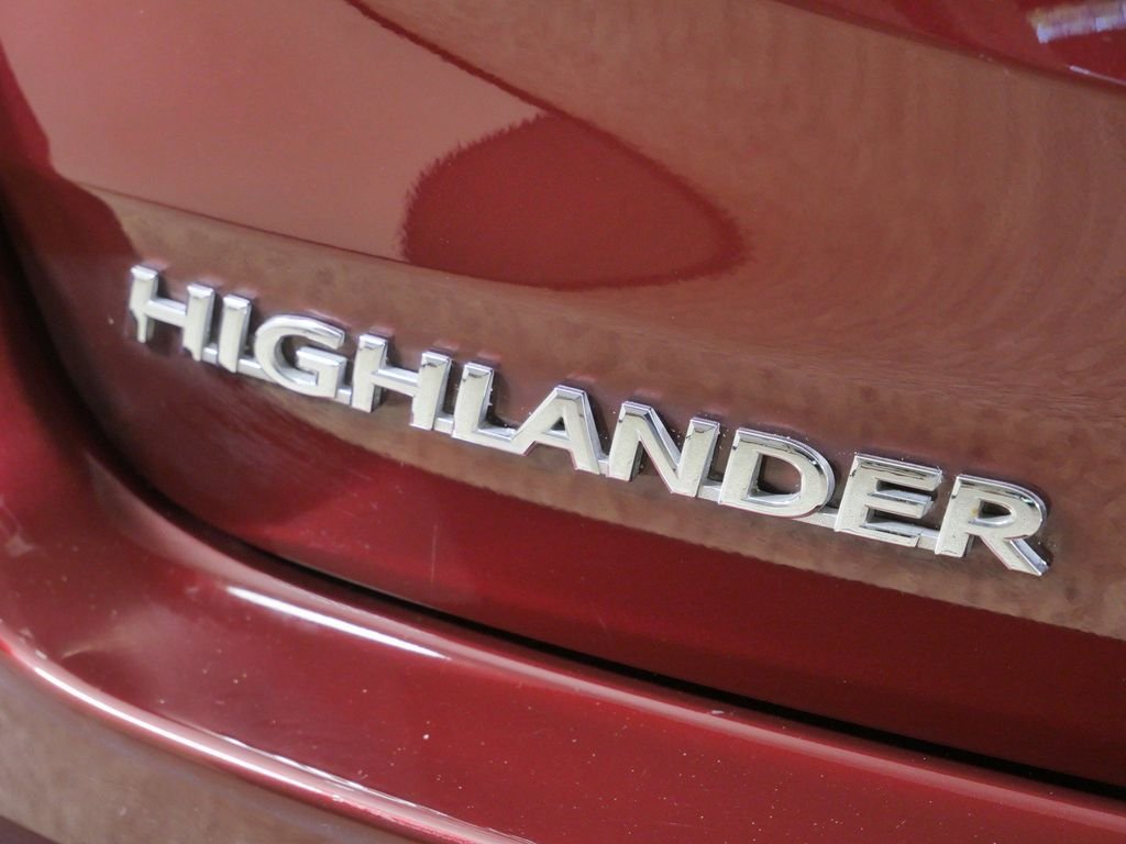 Used 2015 Red Toyota Limited image 14