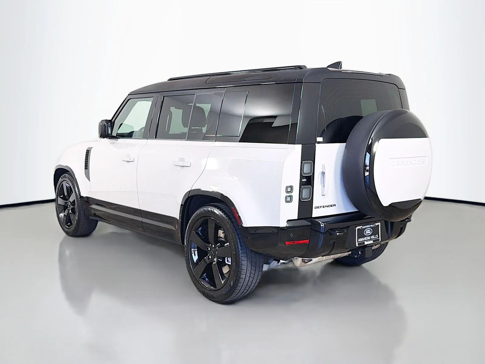 New 2026 Borasco Grey Land Rover X-Dynamic SE image 3