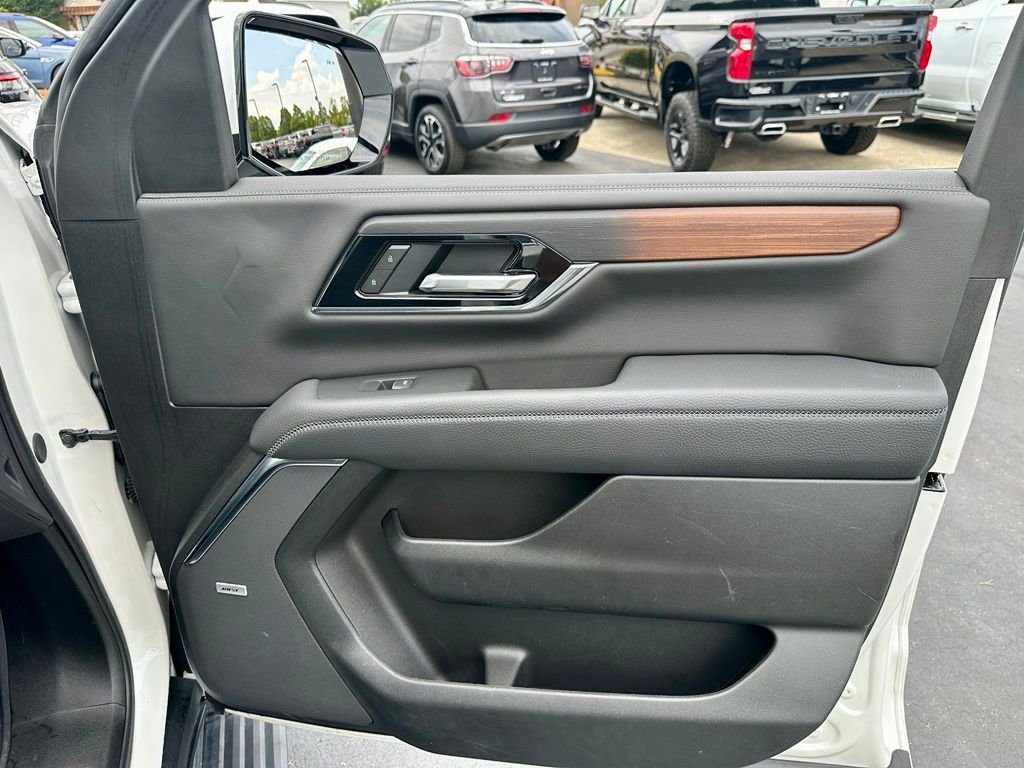 Used 2025 White GMC Denali image 26