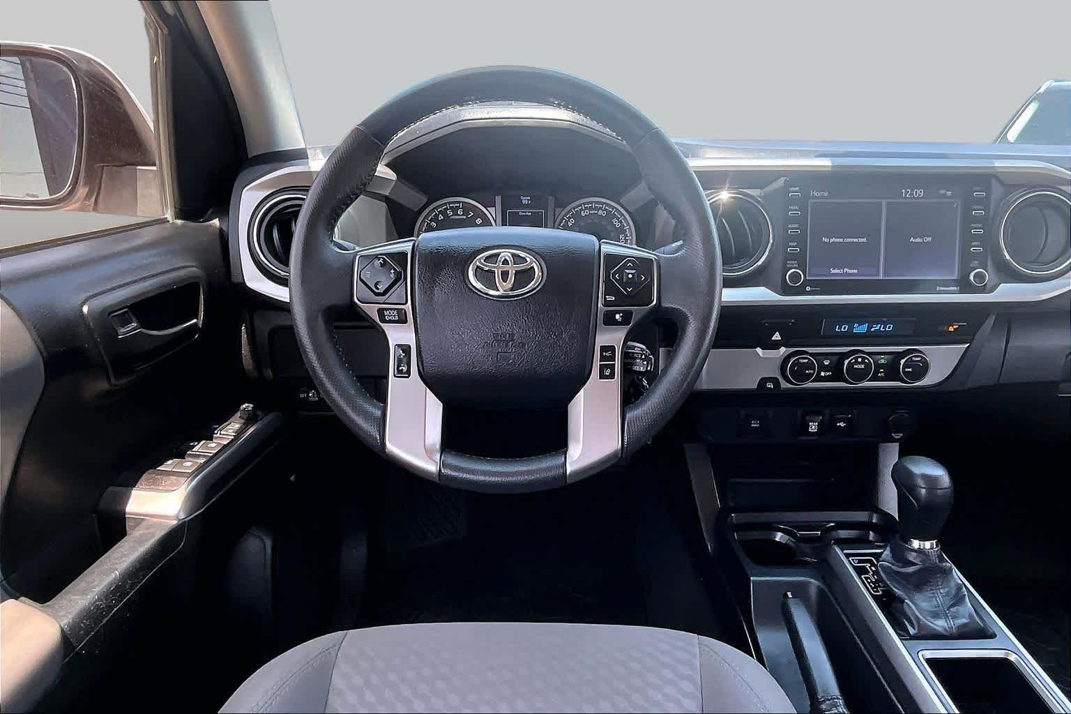 Used 2022 White Toyota SR5 image 6