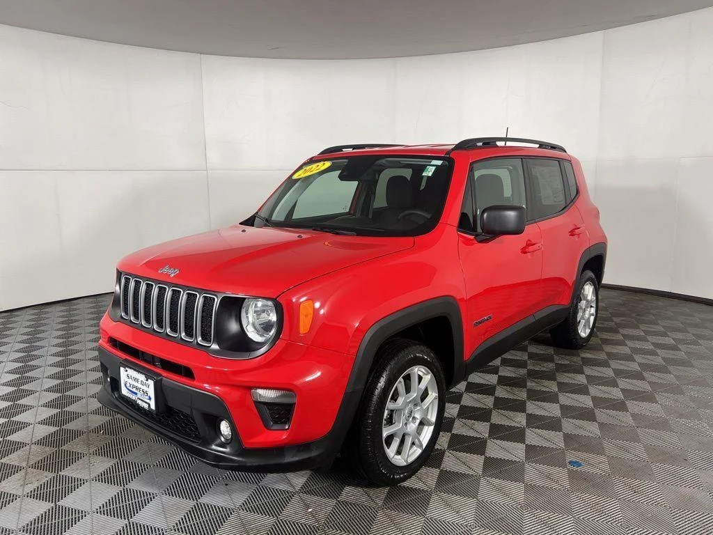 Used 2022 Colorado Red Clearcoat Jeep Latitude image 5