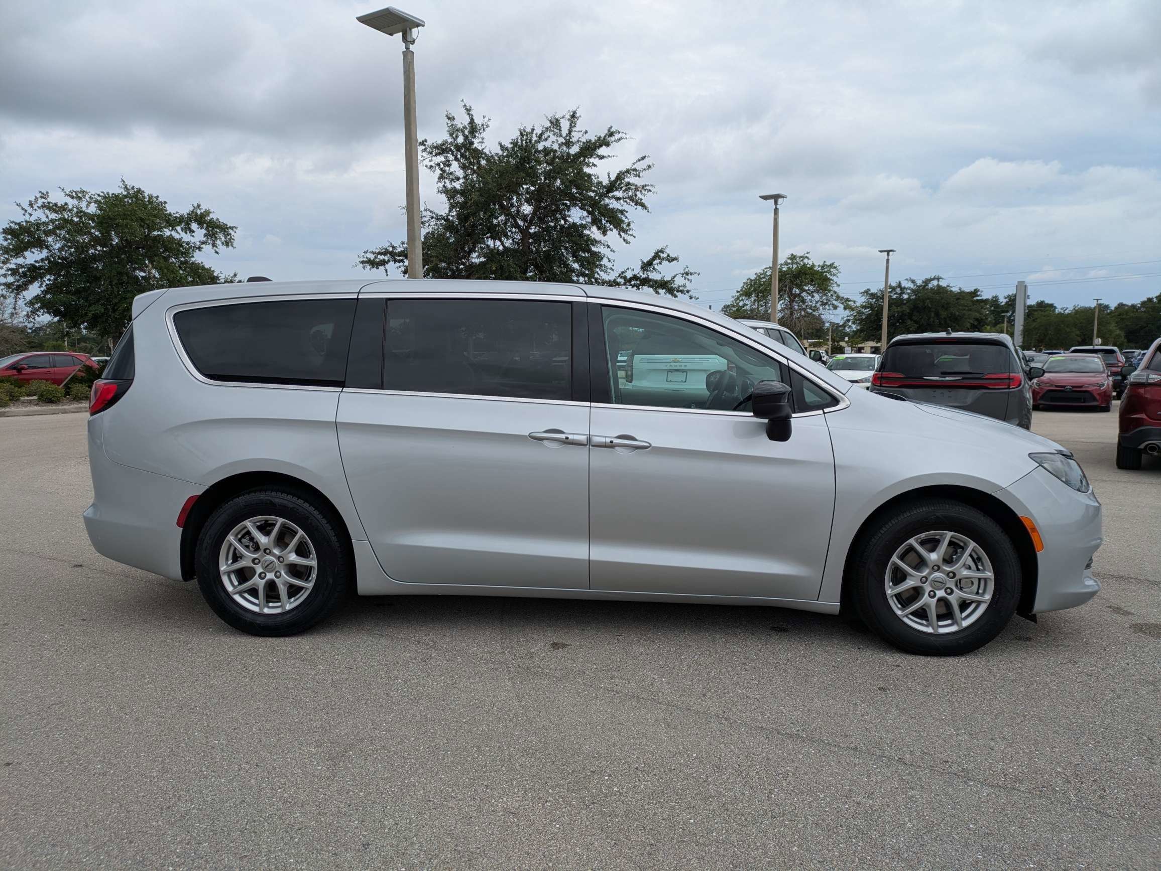Used 2024 Silver Mist Clearcoat Chrysler LX image 4