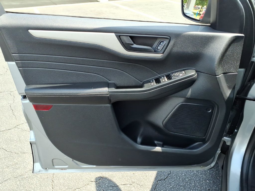 Used 2022 Silver Metallic Ford SE image 6