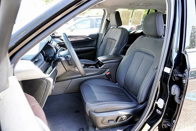 Used 2023 Black Jeep Laredo image 14