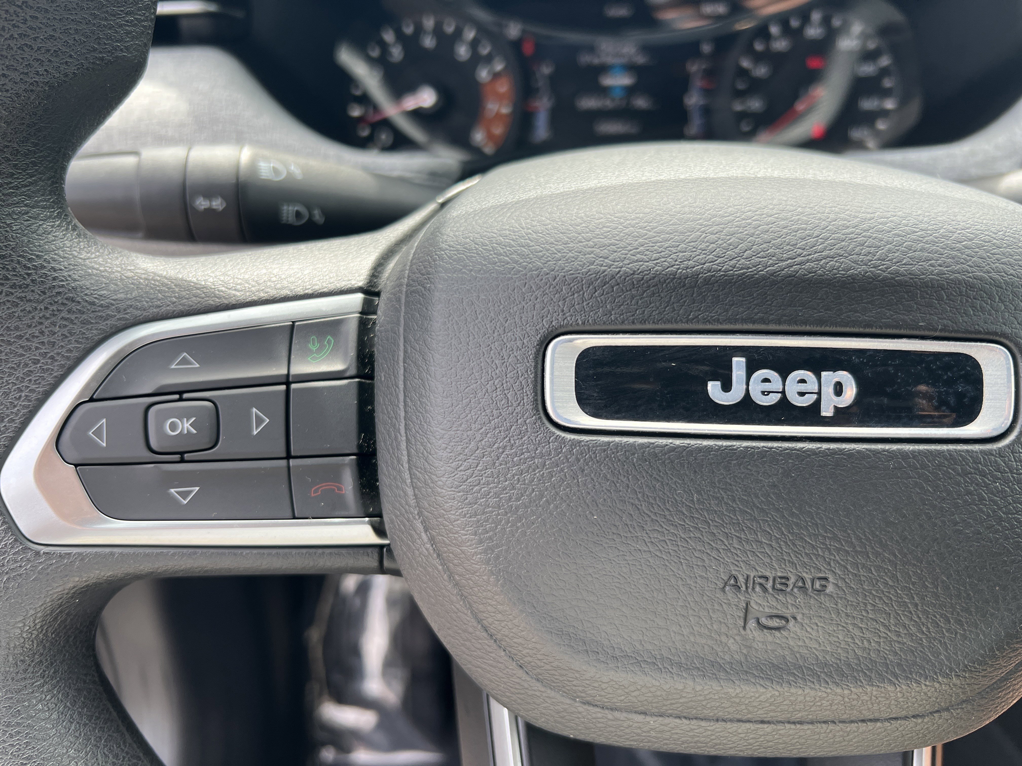 Used 2023 Diamond Black Crystal Pearlcoat Jeep Sport image 28