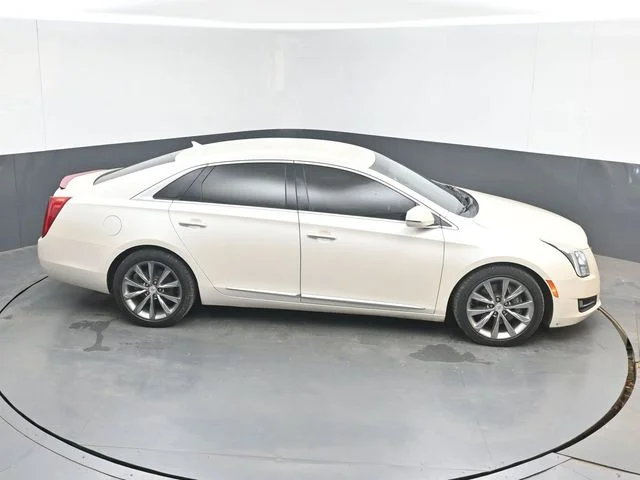 Used 2013 White Diamond Clearcoat Cadillac Base image 24