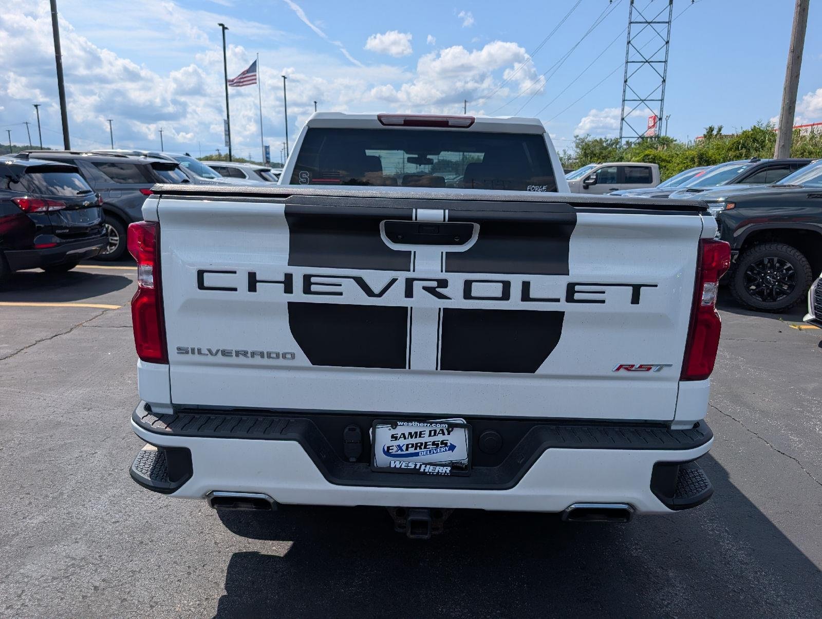 Used 2022 Summit White Chevrolet RST image 6