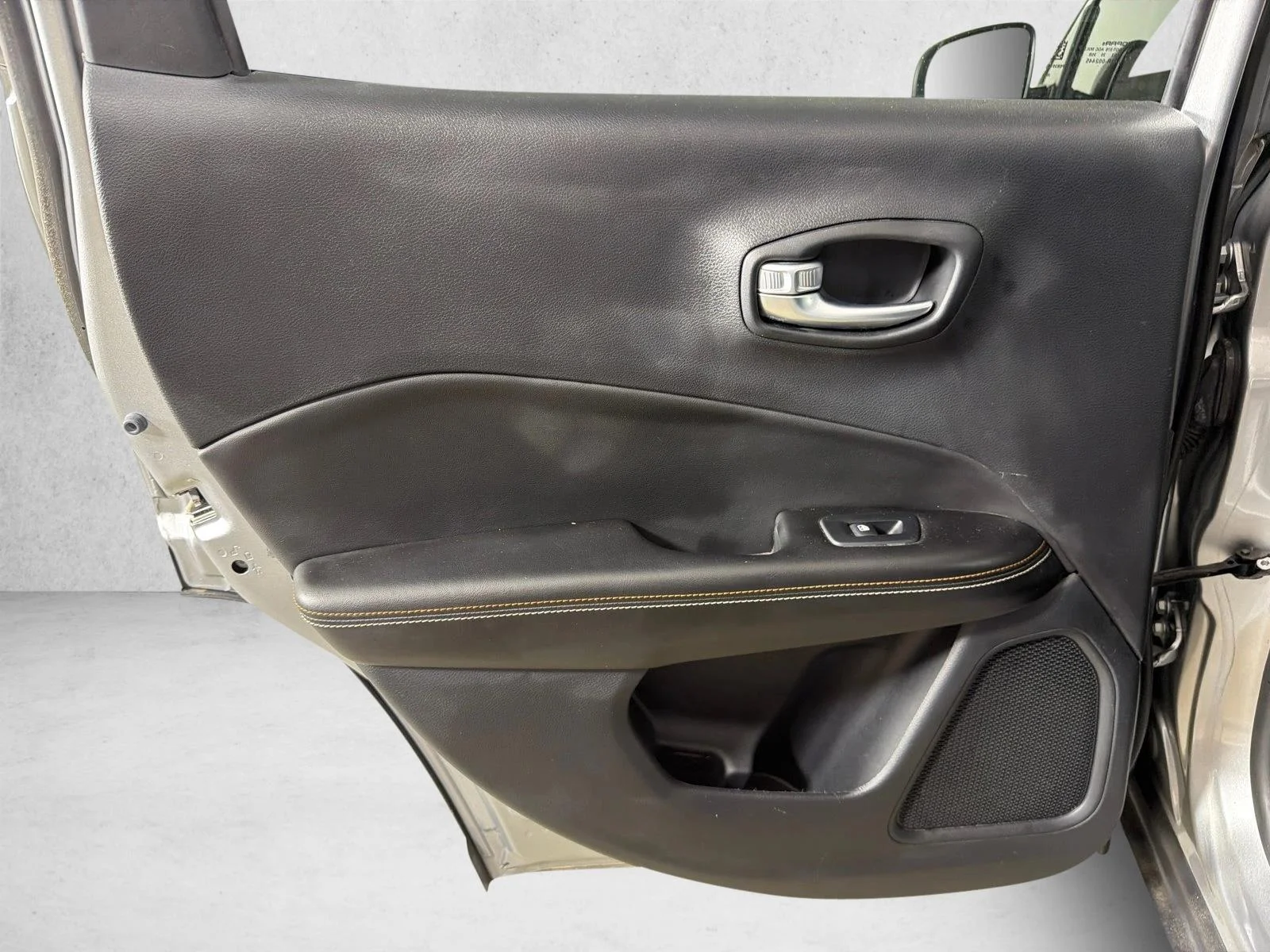 Used 2021 Silver Jeep Latitude image 21