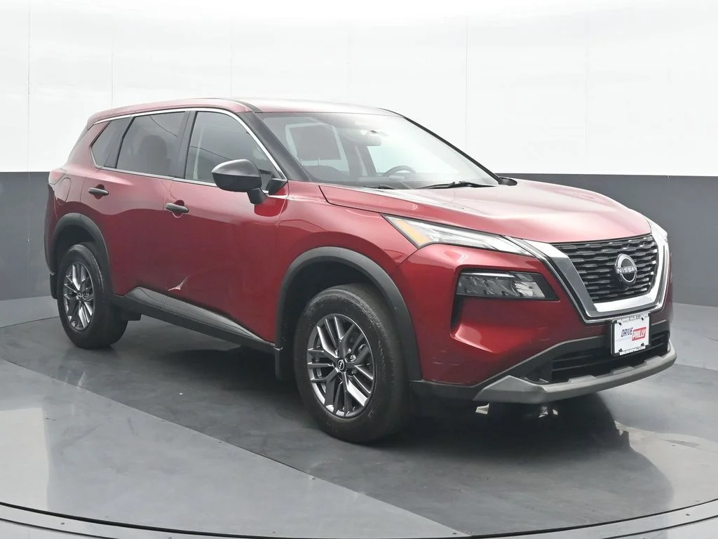 Used 2023 Red Nissan S image 9
