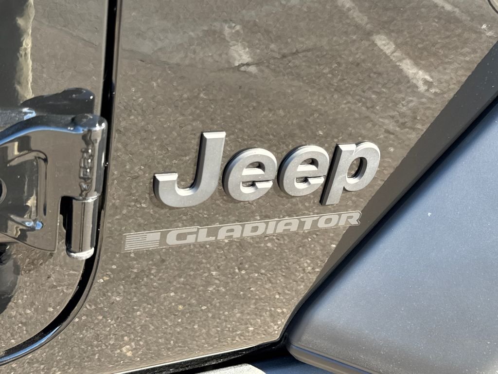 New 2025 Black Clear-Coat Exterior Paint Jeep Sport S image 9