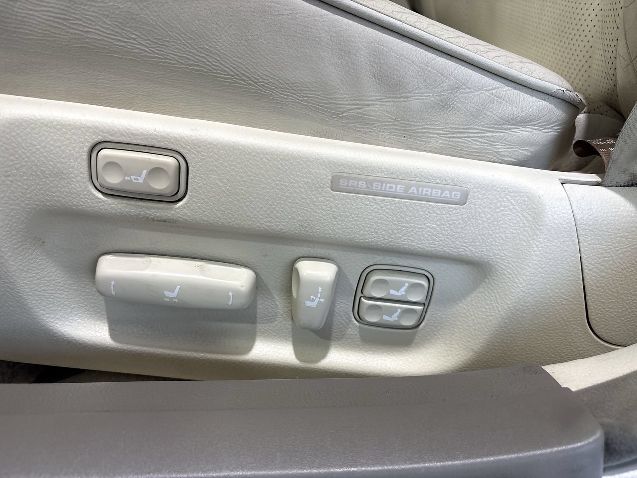 Used 2003 Silver Lexus 430 image 12