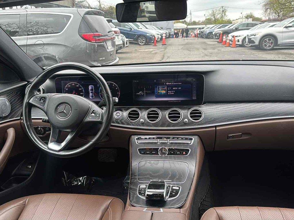 Used 2018 Black Mercedes-Benz 4MATIC® image 20