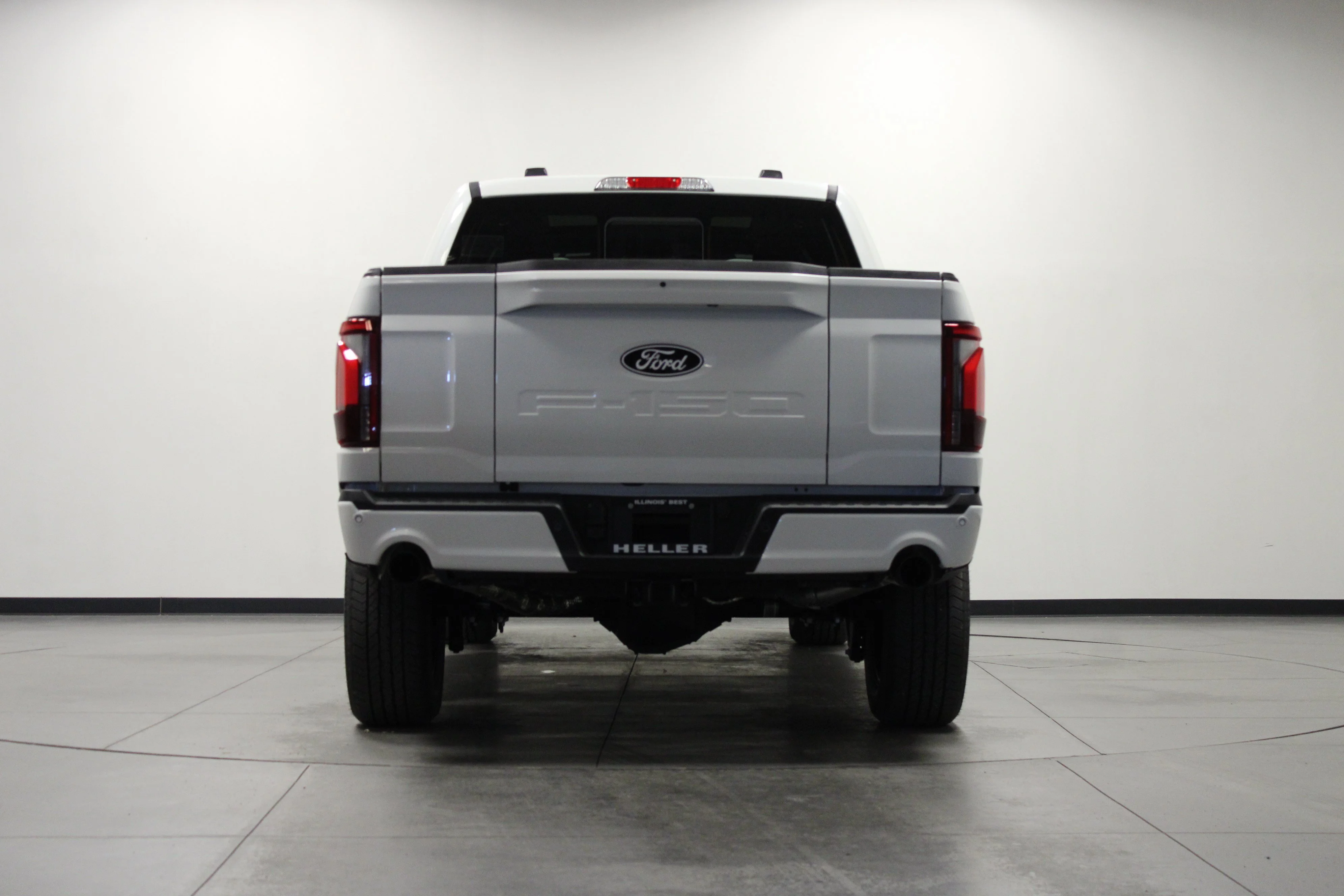 New 2026 Star White Metallic Tri-Coat Ford Lariat® image 5