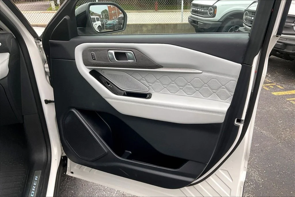 Certified Used 2025 White Metallic Ford Platinum image 23