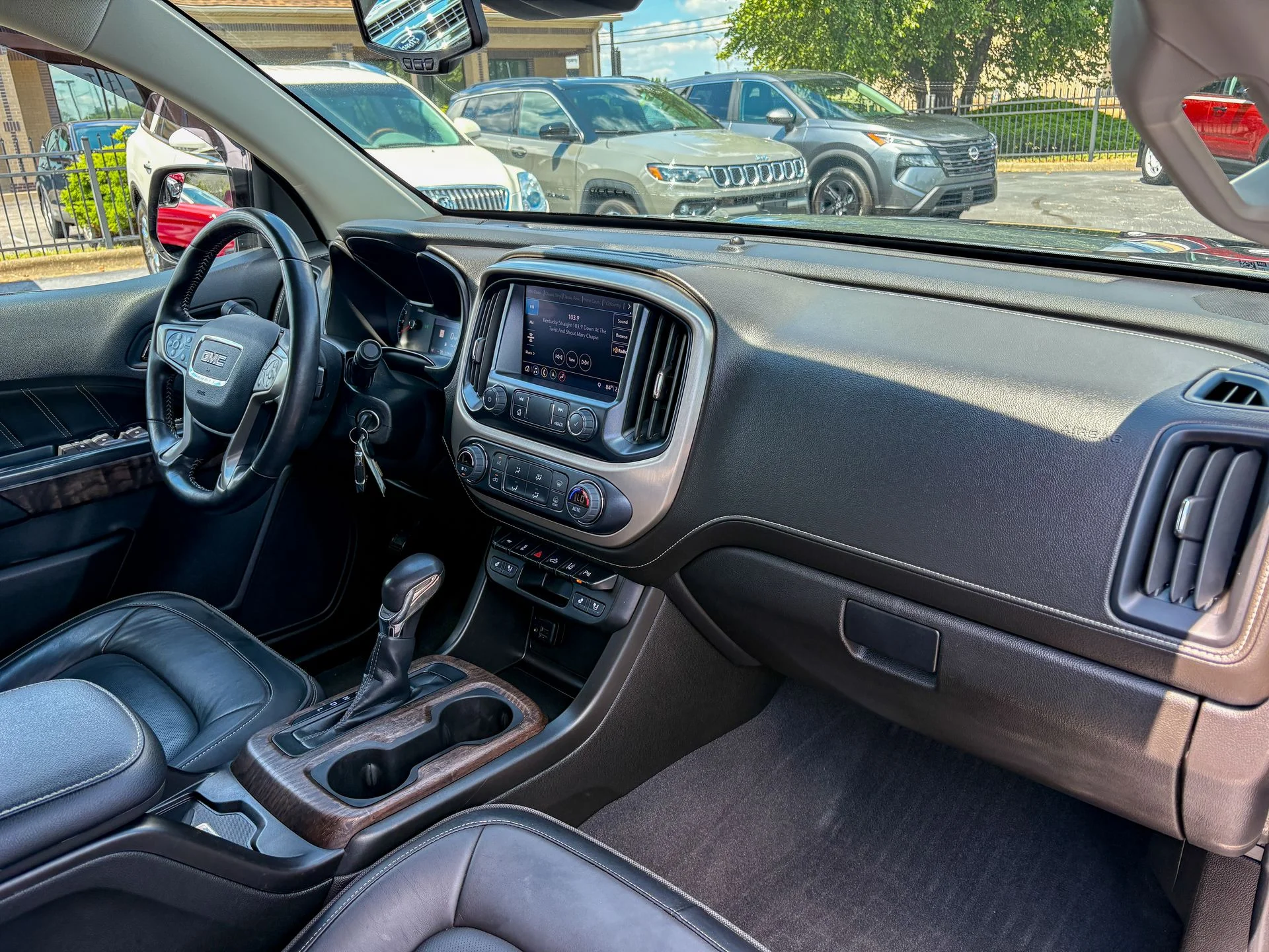 Used 2022 Gray GMC Denali image 32